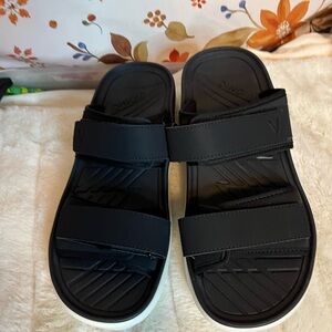Vionic Mens 11.5 Renewal Sandals Black White Summer Beach Comfy Lightweight
